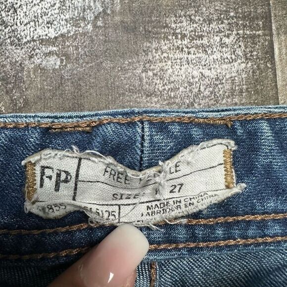 Free People Women’s Size 27 Jeans High Rise Denim Skinny Ripped Knees and Cuff - Picture 6 of 11